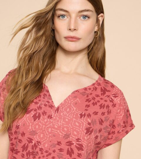 NELLY NOTCH NECK COTTON TEE In PINK PRINT