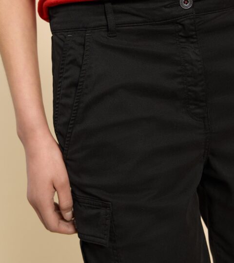 Everleigh Cargo Shorts In PURE BLACK