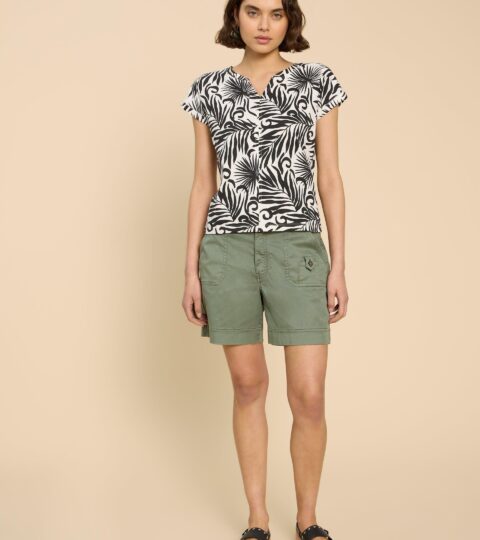 NELLY COTTON NOTCH NECK TEE In BLACK PRINT